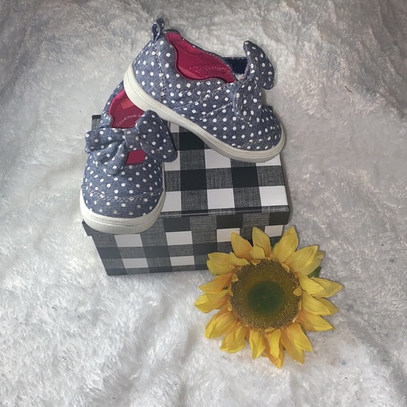 Size 4 wonder nation grey and white polka Velcro sneakers - Picture 2 of 4